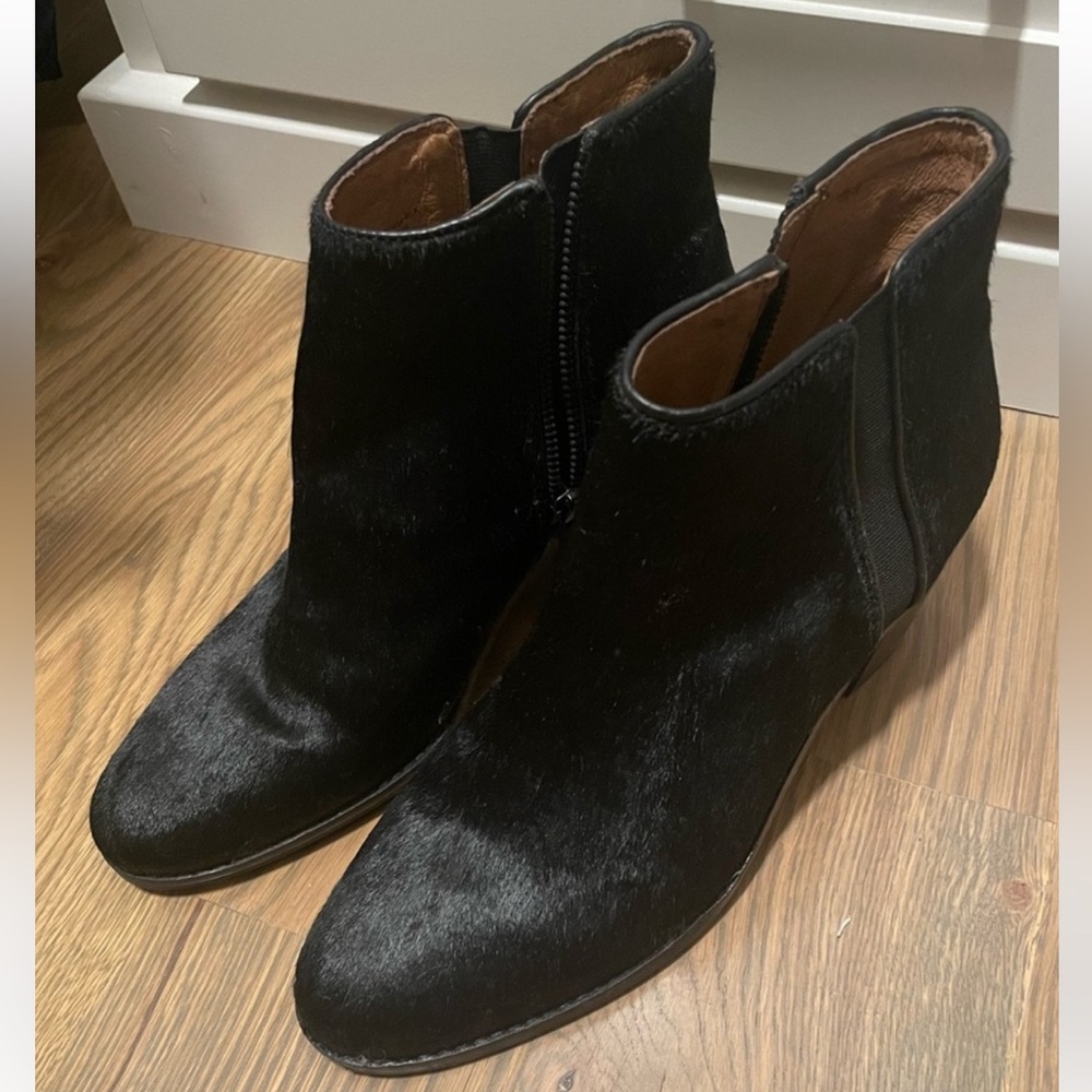 Frye Jolene Black Calf Hair Boots
Booties Inside zipper Size 9